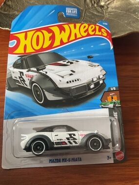 Hot wheels Mazda MX-5 Miata Die-Cast Car - White